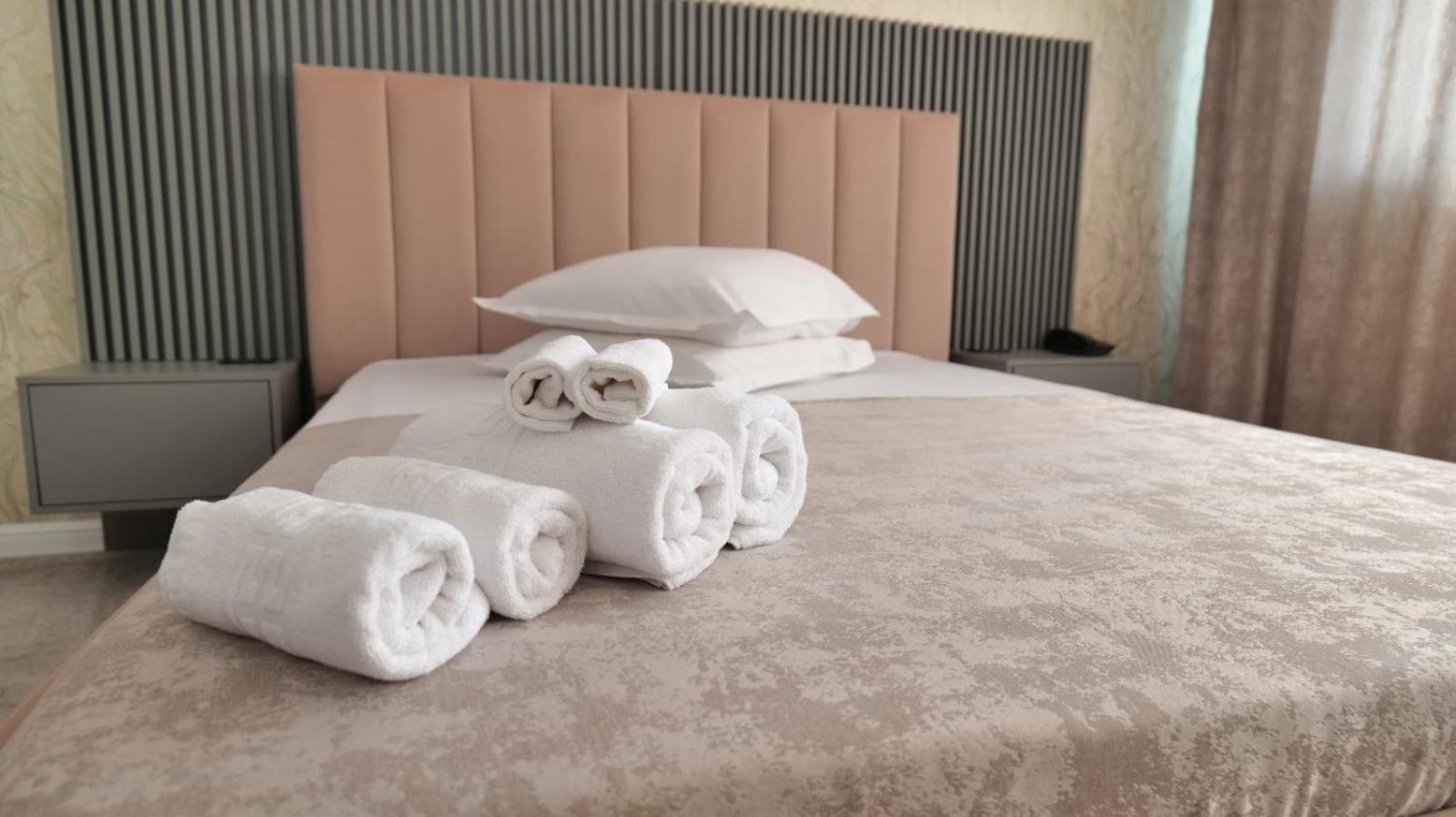Hotel Parc クラヨーヴァ エクステリア 写真