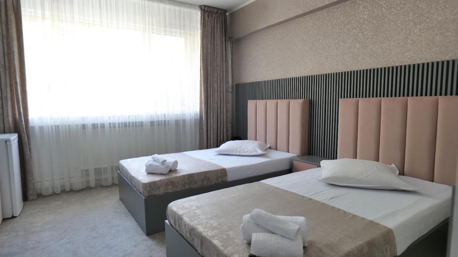 Hotel Parc クラヨーヴァ エクステリア 写真