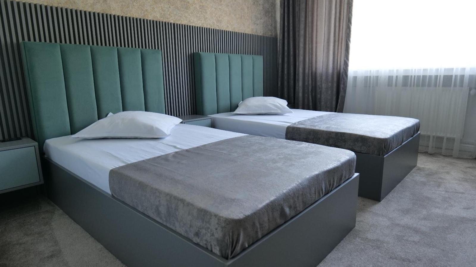Hotel Parc クラヨーヴァ エクステリア 写真