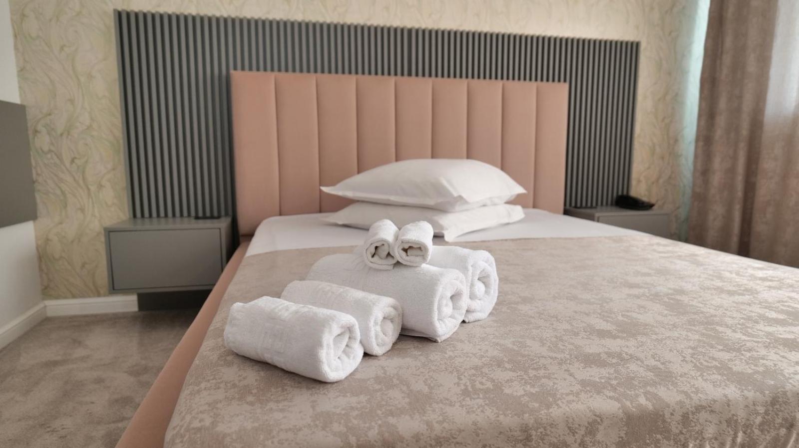 Hotel Parc クラヨーヴァ エクステリア 写真