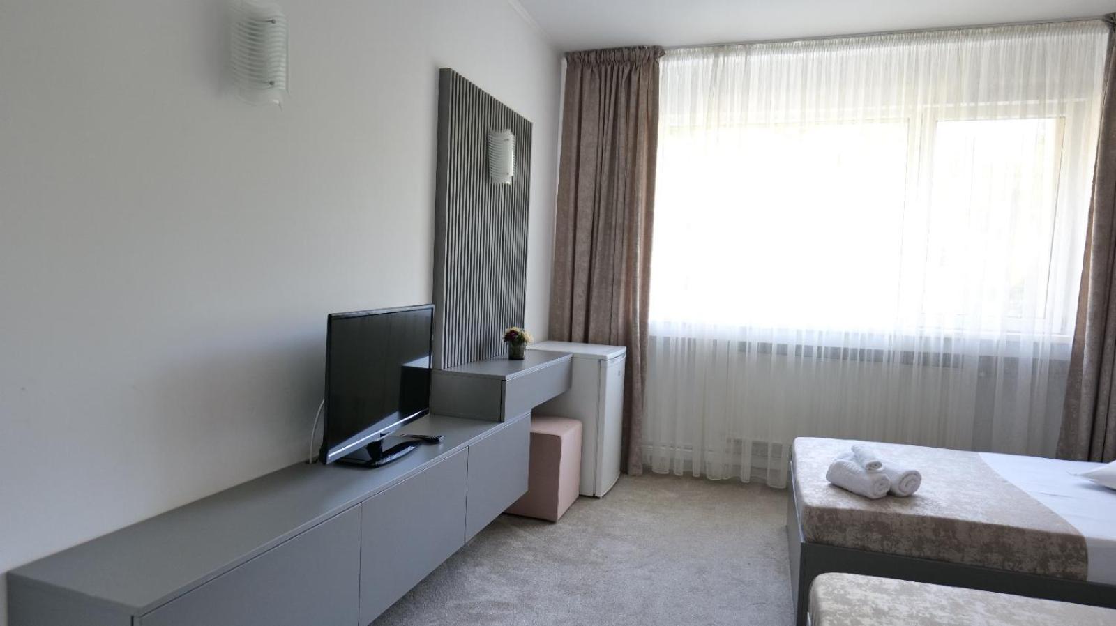 Hotel Parc クラヨーヴァ エクステリア 写真