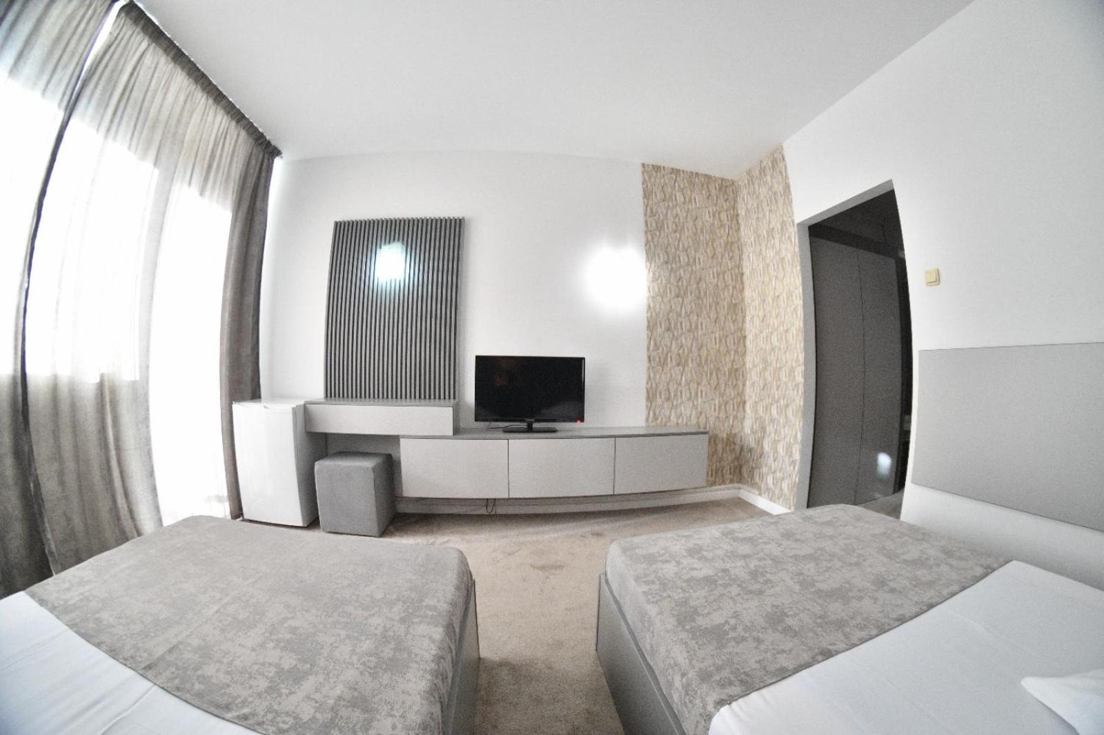 Hotel Parc クラヨーヴァ エクステリア 写真