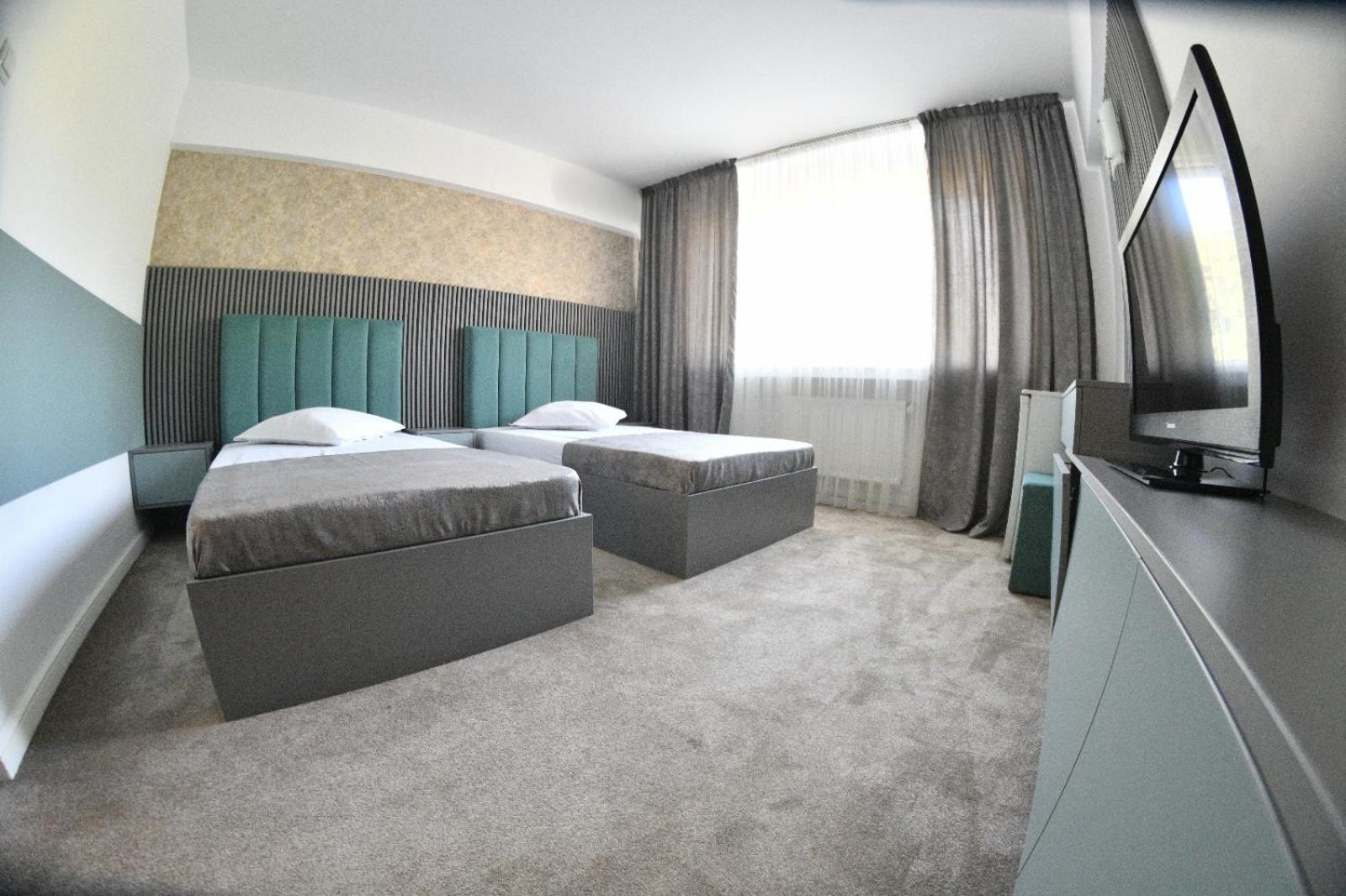 Hotel Parc クラヨーヴァ エクステリア 写真