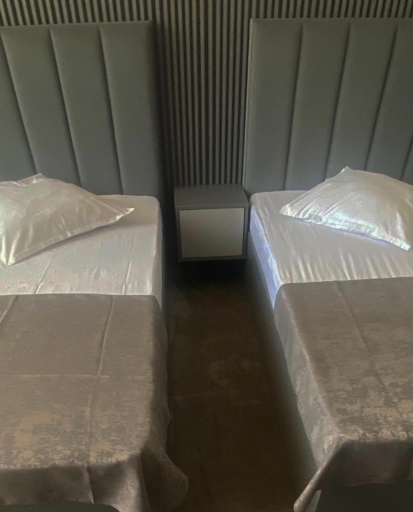 Hotel Parc クラヨーヴァ エクステリア 写真