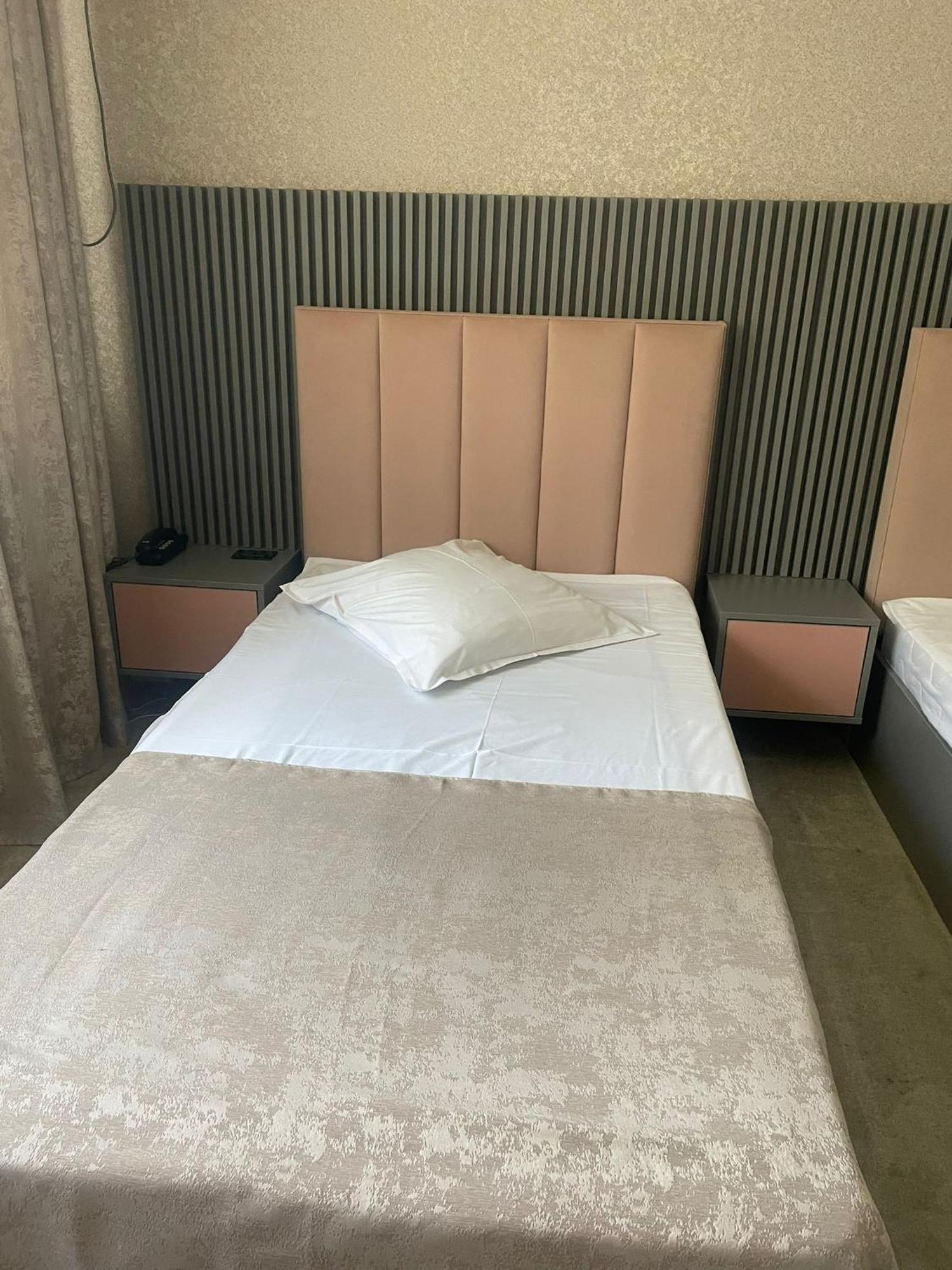 Hotel Parc クラヨーヴァ エクステリア 写真