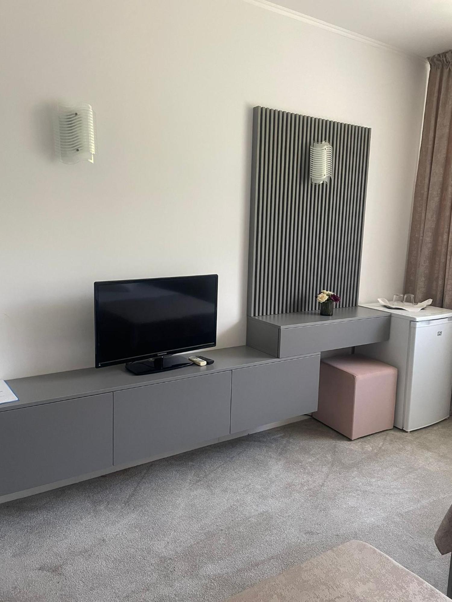 Hotel Parc クラヨーヴァ エクステリア 写真