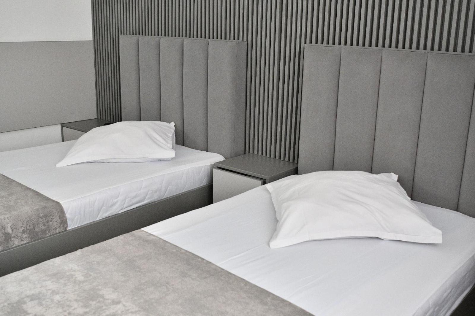 Hotel Parc クラヨーヴァ エクステリア 写真